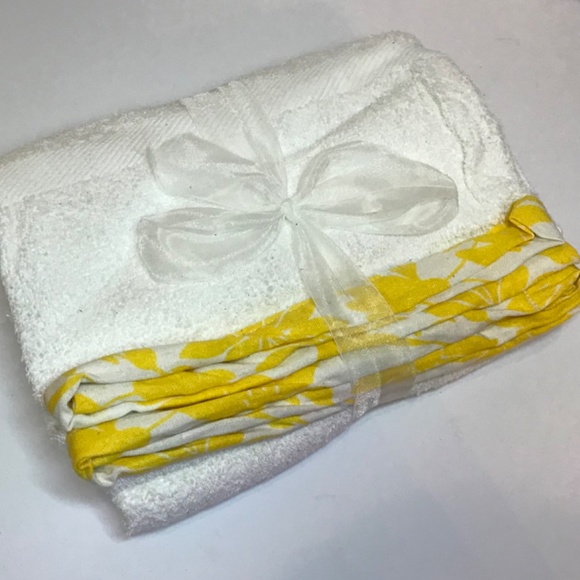 Voluspa Tote & Beach Towel in Yellow Brand New - Picture 7 of 10